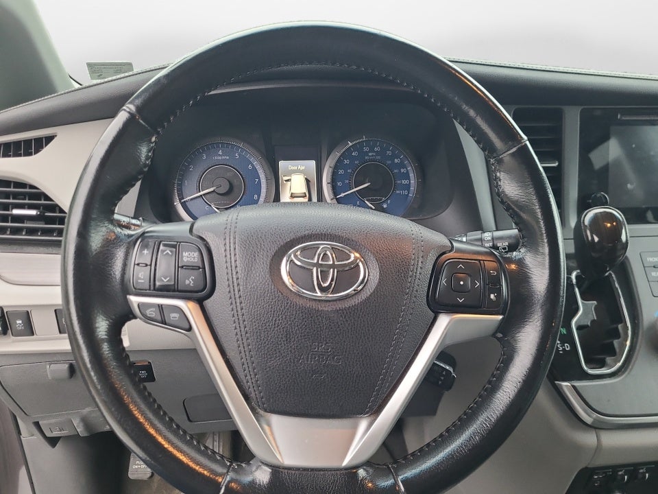 2016 Toyota Sienna XLE