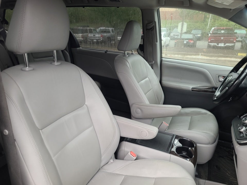 2016 Toyota Sienna XLE