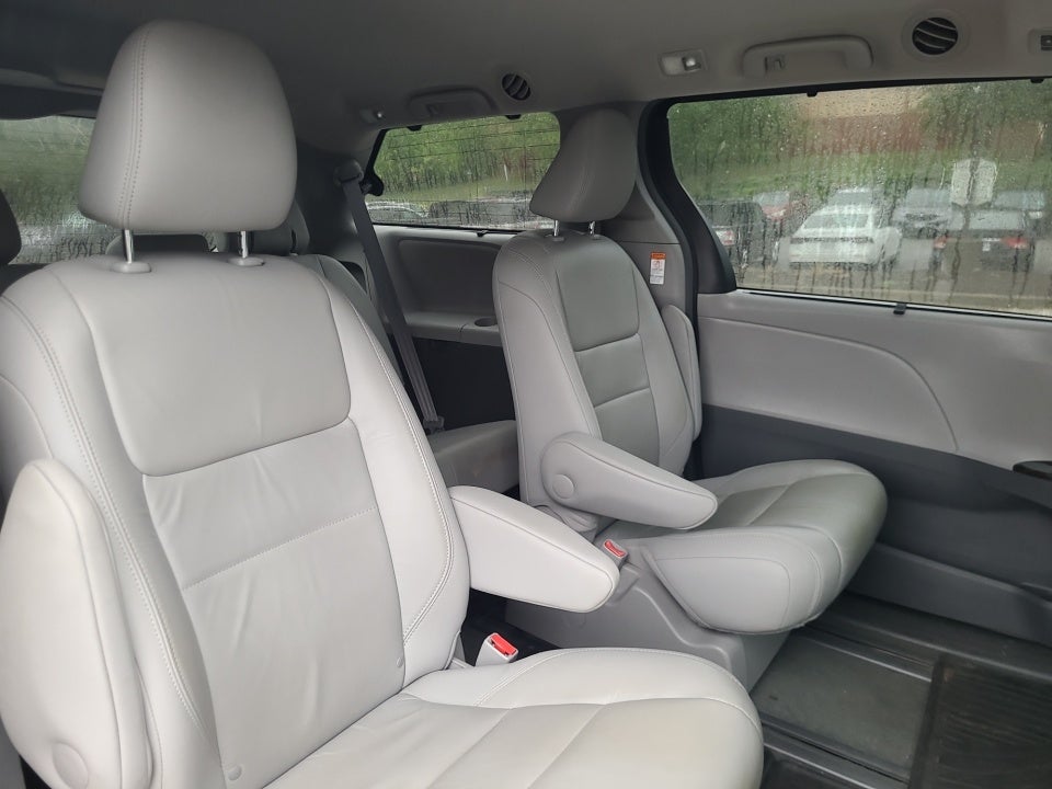 2016 Toyota Sienna XLE