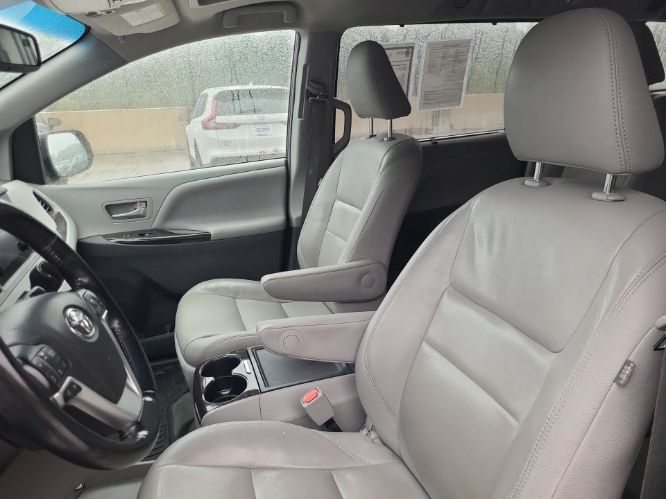 2016 Toyota Sienna XLE