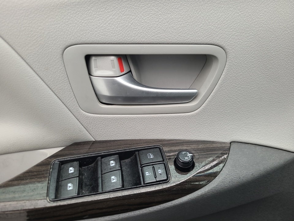 2016 Toyota Sienna XLE
