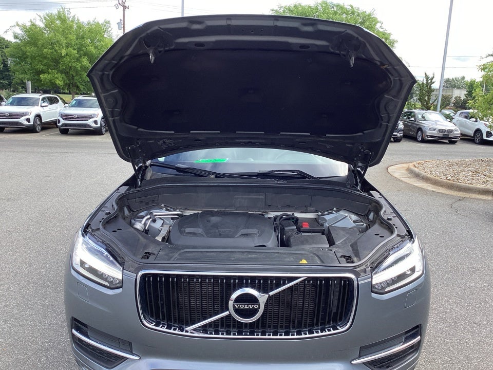 2016 Volvo XC90 T6 Momentum