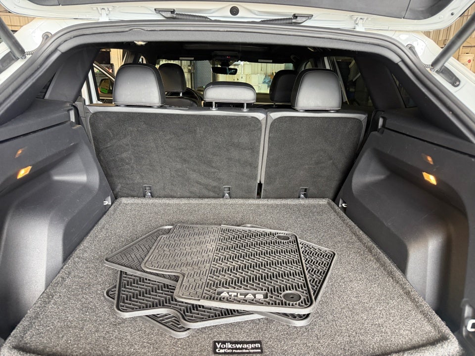 2022 Volkswagen Atlas Cross Sport 2.0T SEL R-Line
