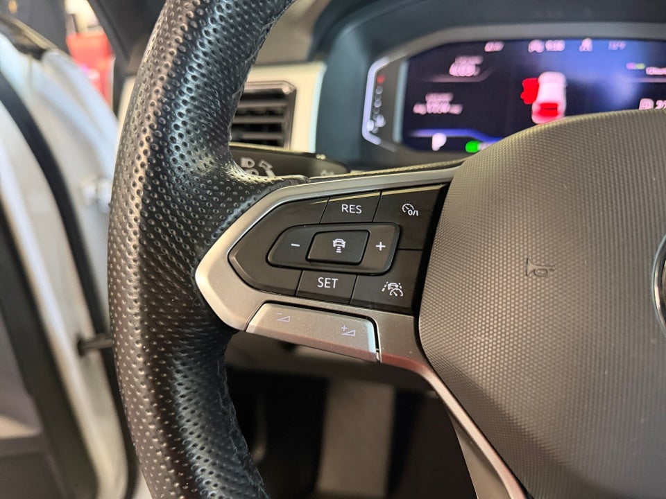 2022 Volkswagen Atlas Cross Sport 2.0T SEL R-Line