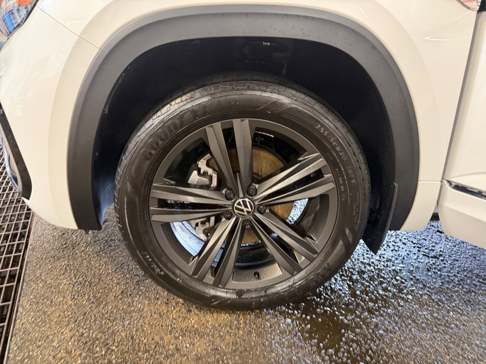 2022 Volkswagen Atlas Cross Sport 2.0T SEL R-Line