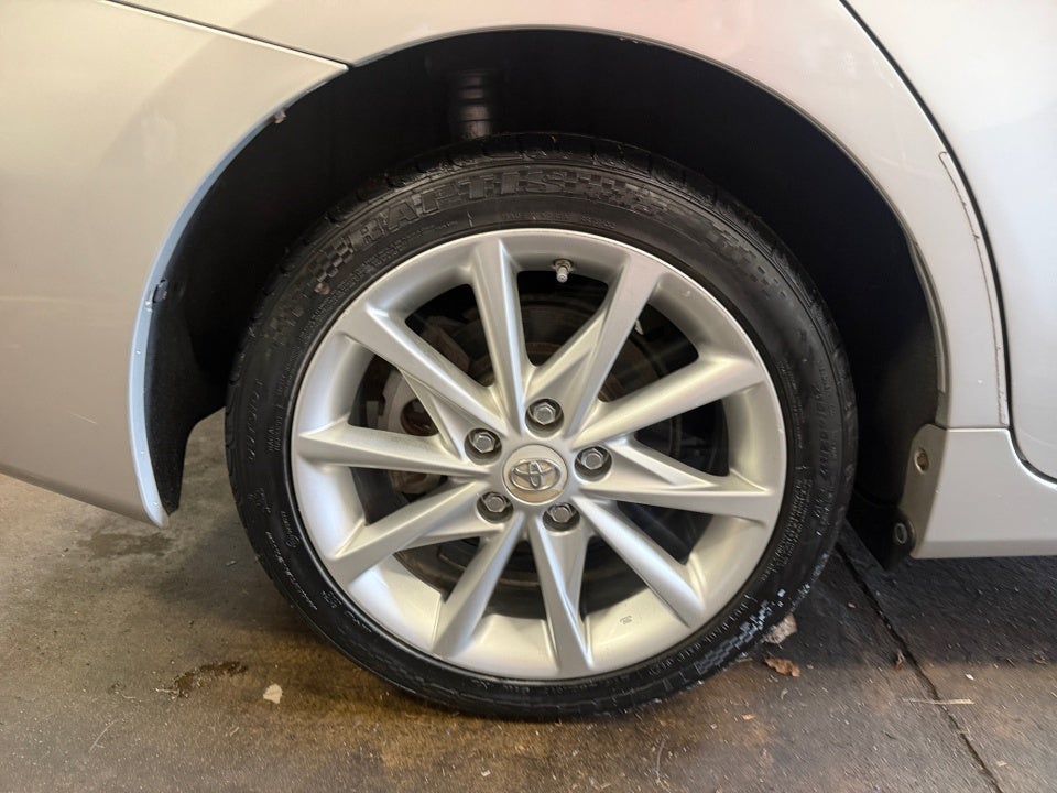 2013 Toyota Prius v Five