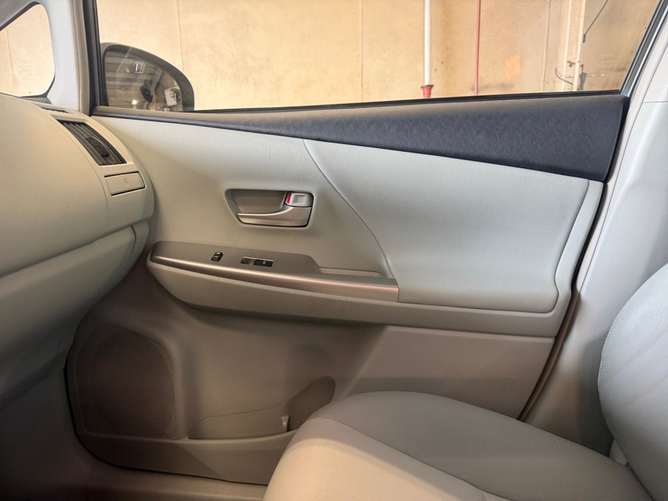 2013 Toyota Prius v Five