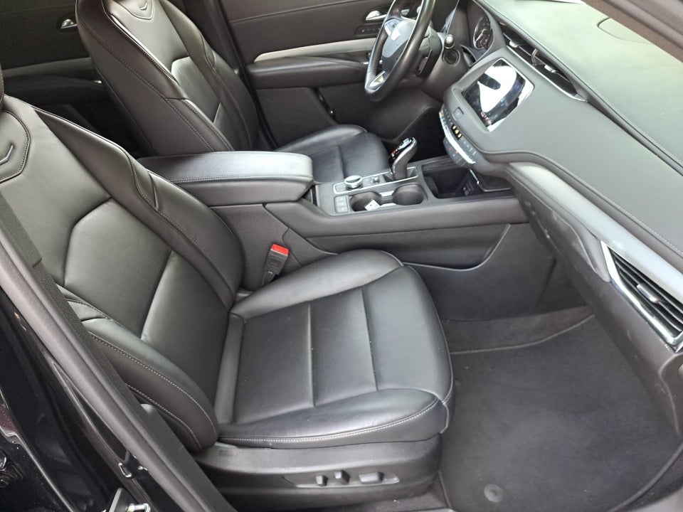 2023 Cadillac XT4 FWD Premium Luxury