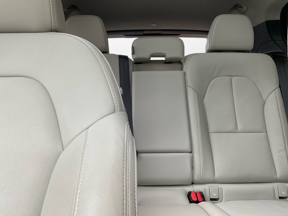 2024 Volvo XC40 B5 Plus Bright Theme