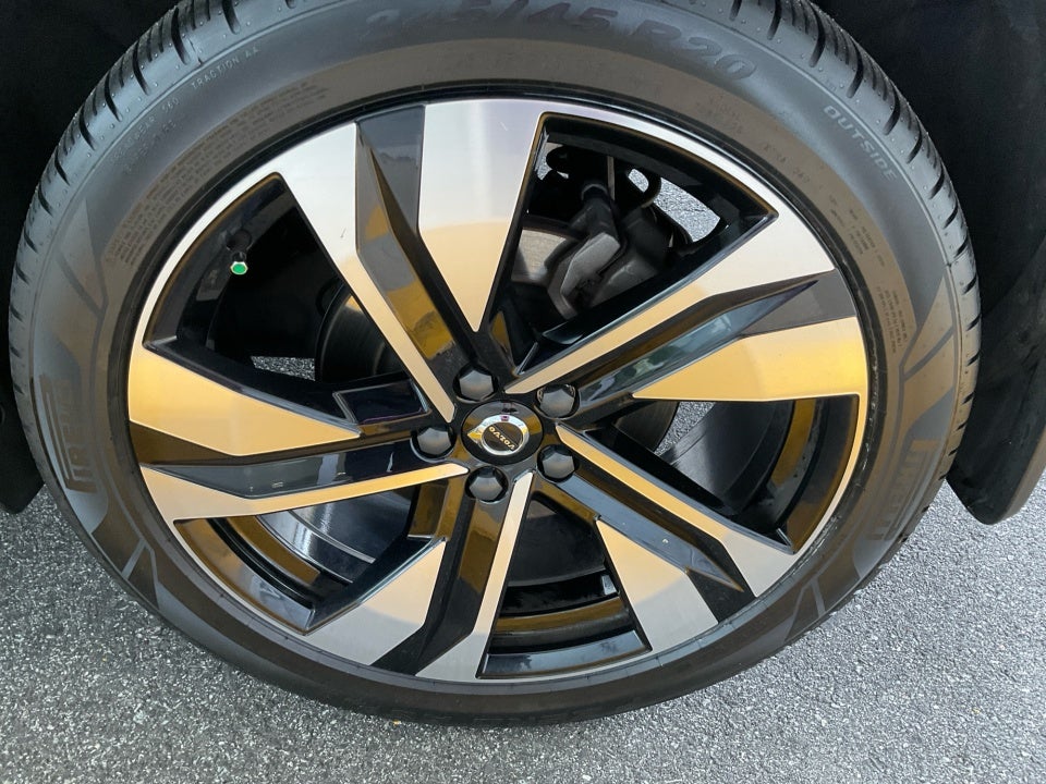 2024 Volvo XC40 B5 Plus Bright Theme