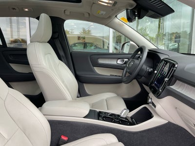 2024 Volvo XC40 B5 Plus Bright Theme