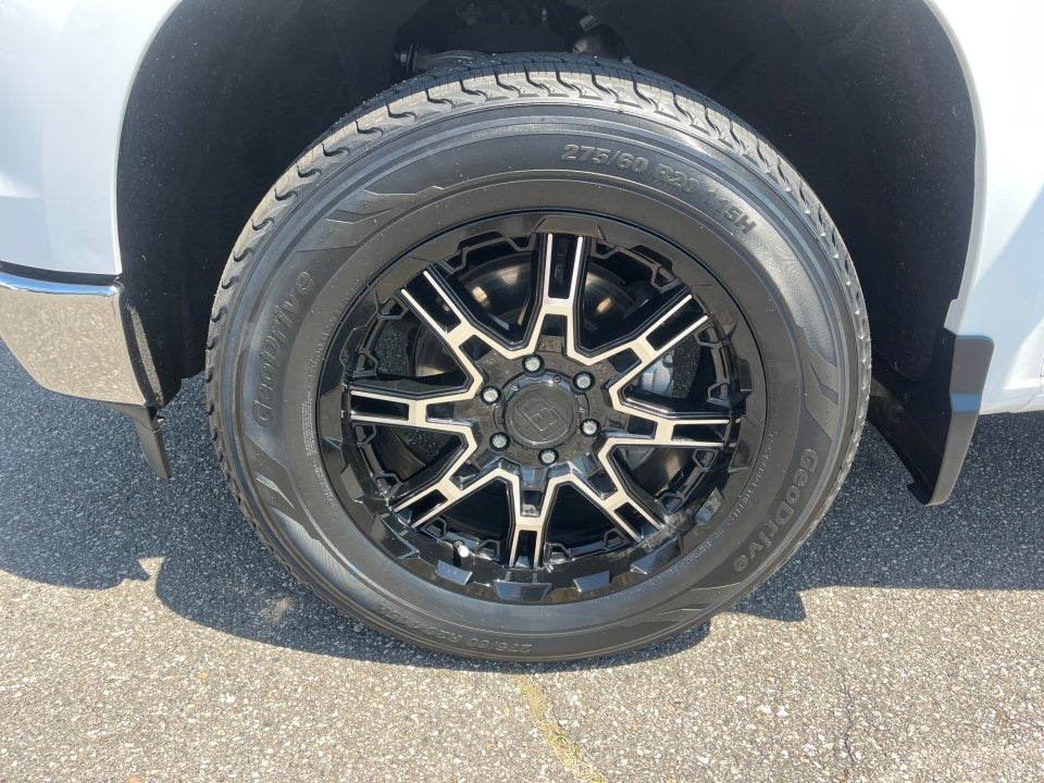 2022 Chevrolet Silverado 4WD Crew Cab Standard Bed LT