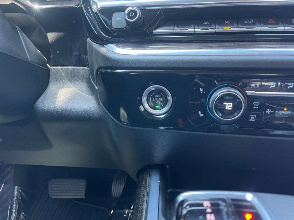 2022 Chevrolet Silverado 4WD Crew Cab Standard Bed LT