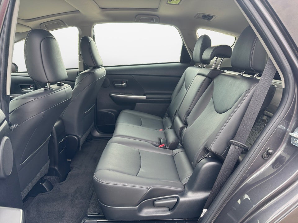 2015 Toyota Prius v Five