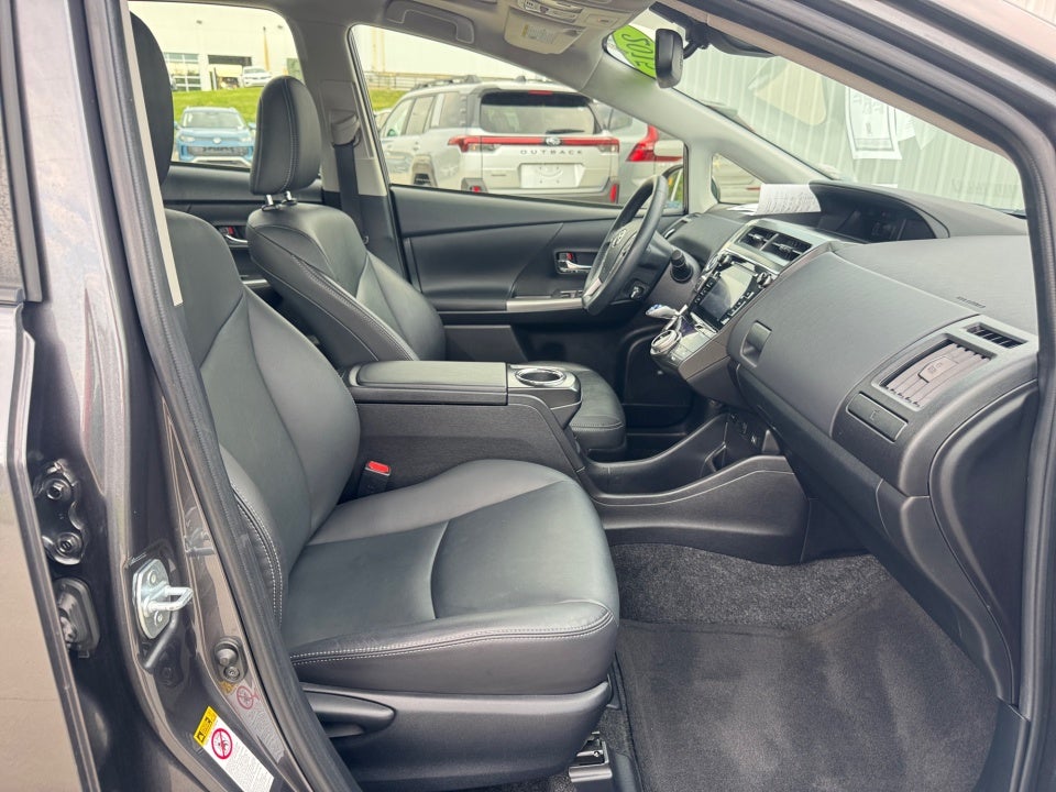 2015 Toyota Prius v Five