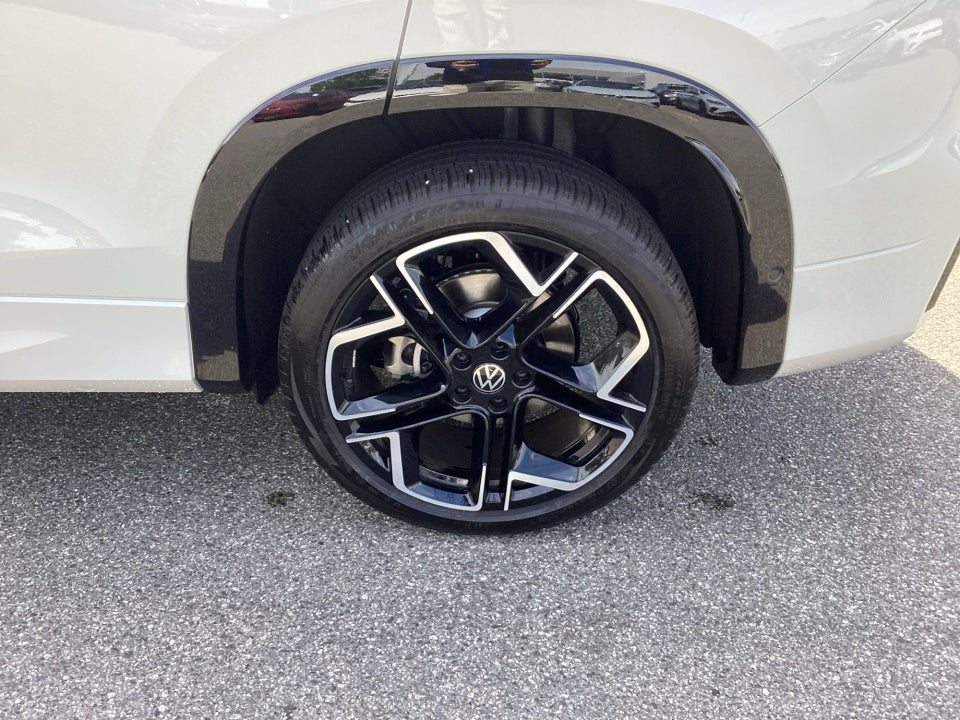 2026 Volkswagen Tiguan SEL R-Line Turbo