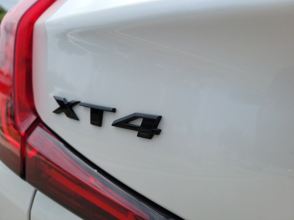 2023 Cadillac XT4 AWD Premium Luxury
