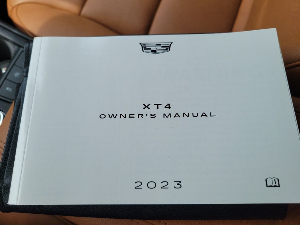 2023 Cadillac XT4 AWD Premium Luxury