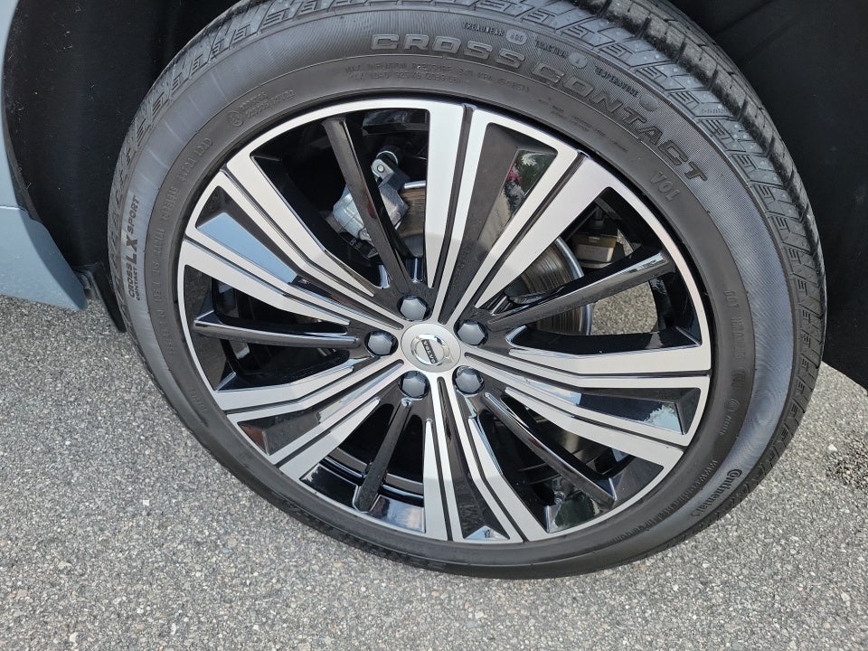 2023 Volvo XC60 Plus Bright Theme