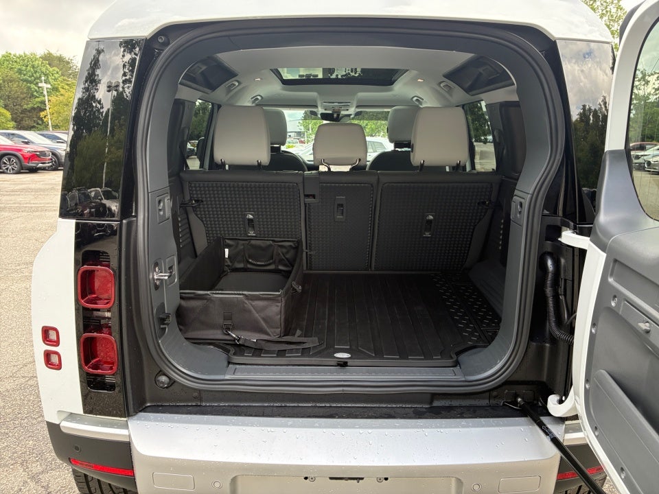 2025 Land Rover Defender 110 P400 S