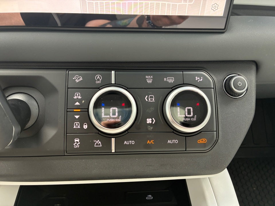 2025 Land Rover Defender 110 P400 S