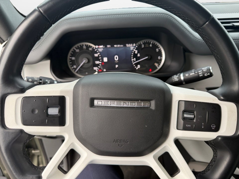 2023 Land Rover Defender SE