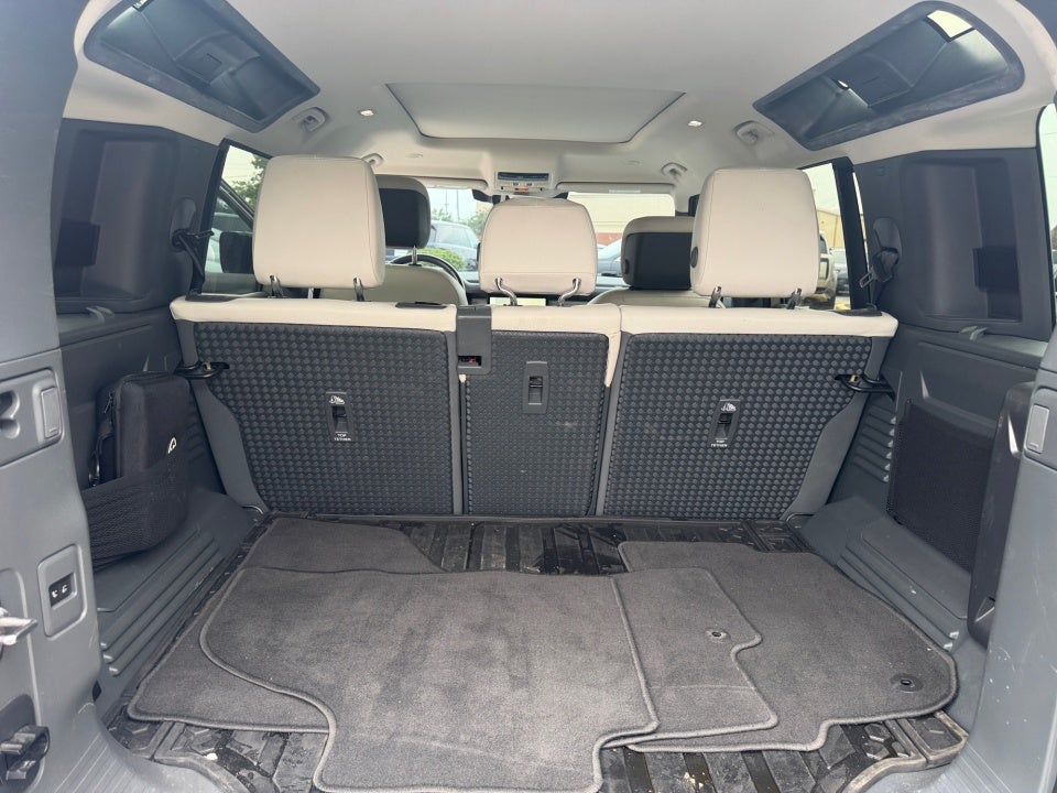 2023 Land Rover Defender SE