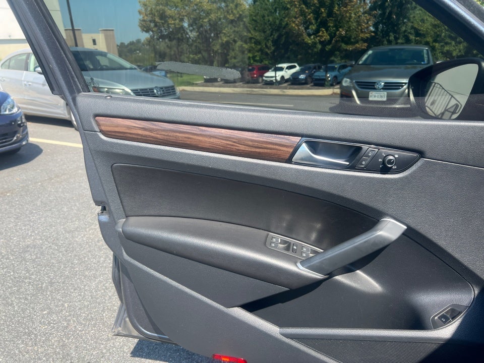 2022 Volkswagen Passat 2.0T Limited Edition