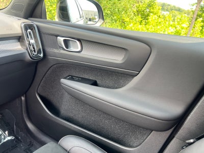 2021 Volvo XC40 R-Design