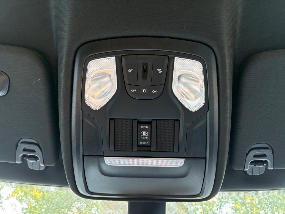 2022 RAM 1500 Big Horn Crew Cab 4x4 5'7" Box