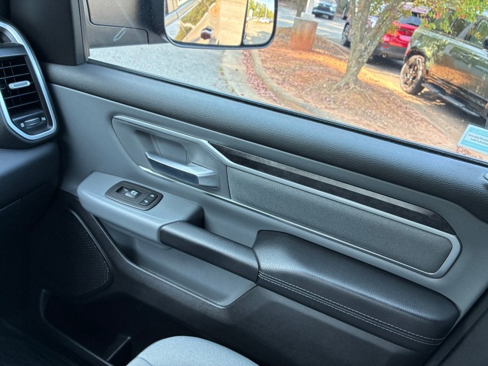 2022 RAM 1500 Big Horn Crew Cab 4x4 5'7" Box