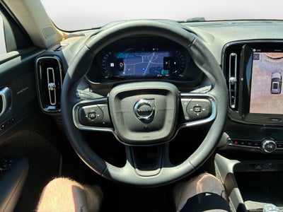 2025 Volvo XC40 Ultra Bright Theme