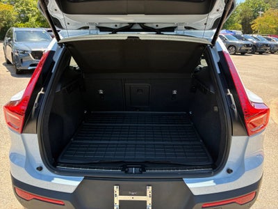 2025 Volvo XC40 Ultra Bright Theme