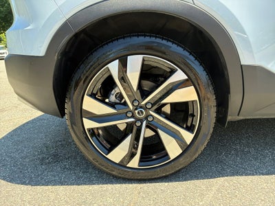 2025 Volvo XC40 Ultra Bright Theme