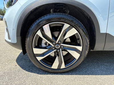 2025 Volvo XC40 Ultra Bright Theme
