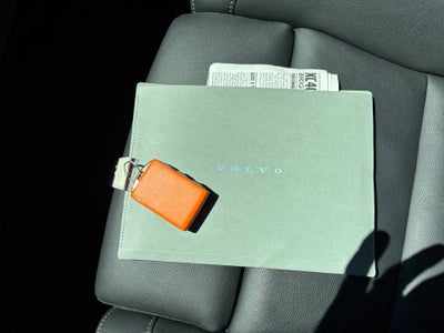 2025 Volvo XC40 Ultra Bright Theme