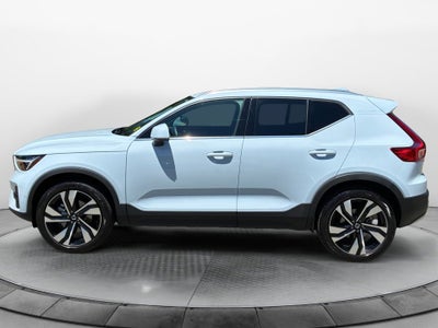 2025 Volvo XC40 Ultra Bright Theme