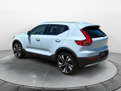2025 Volvo XC40 Ultra Bright Theme