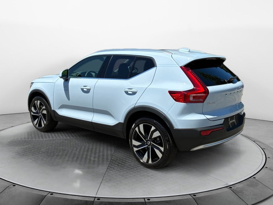 2025 Volvo XC40 Ultra Bright Theme