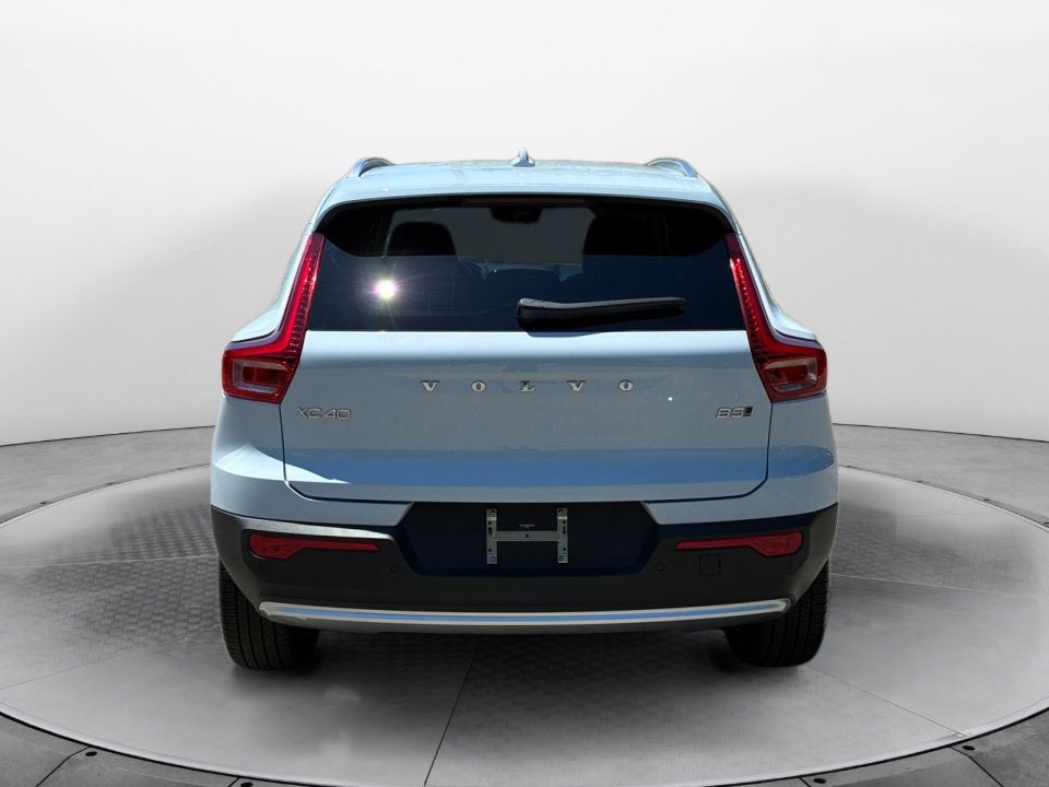 2025 Volvo XC40 Ultra Bright Theme