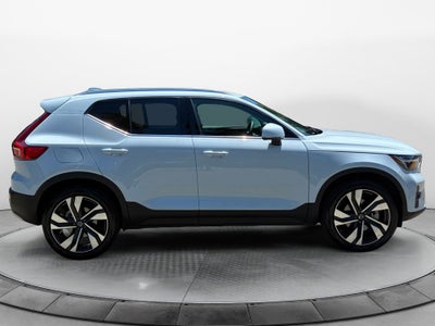 2025 Volvo XC40 Ultra Bright Theme