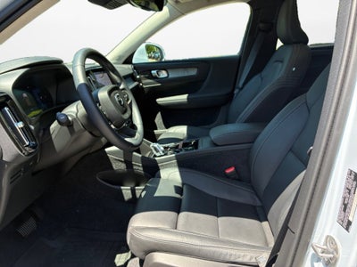 2025 Volvo XC40 Ultra Bright Theme