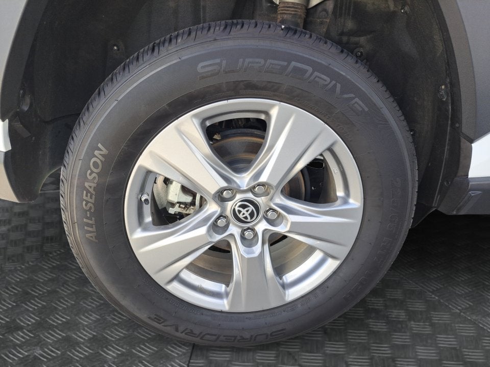 2024 Toyota RAV4 Hybrid LE