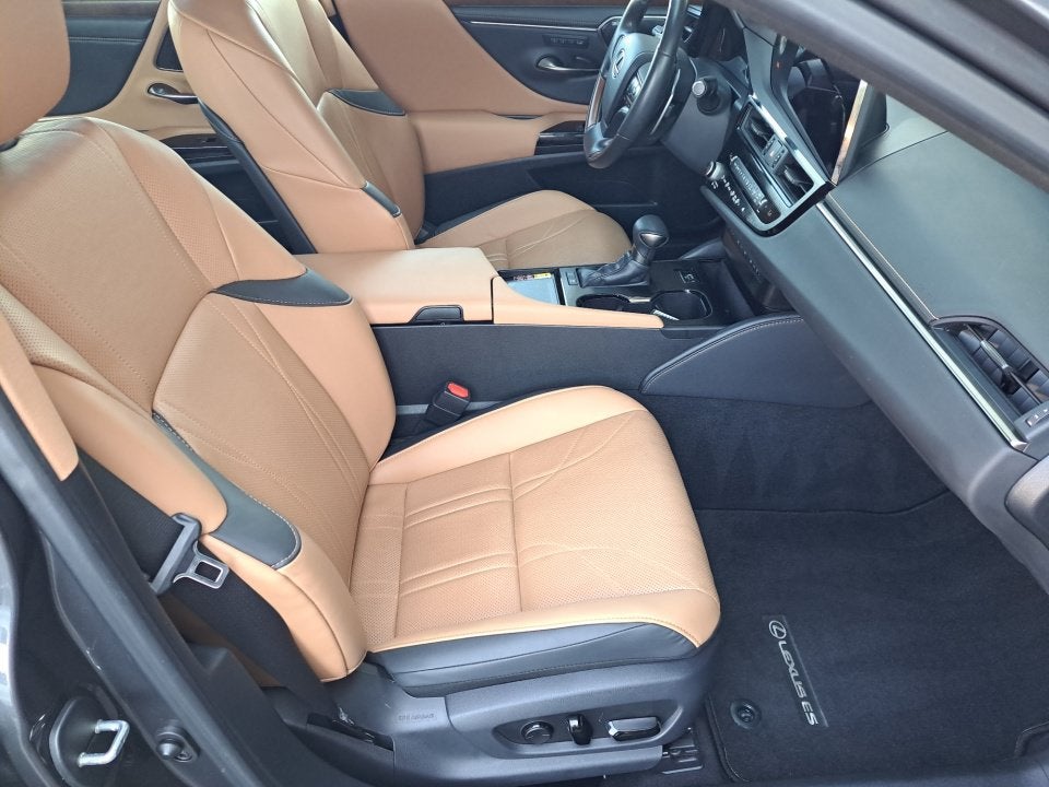 2023 Lexus ES 300h Ultra Luxury