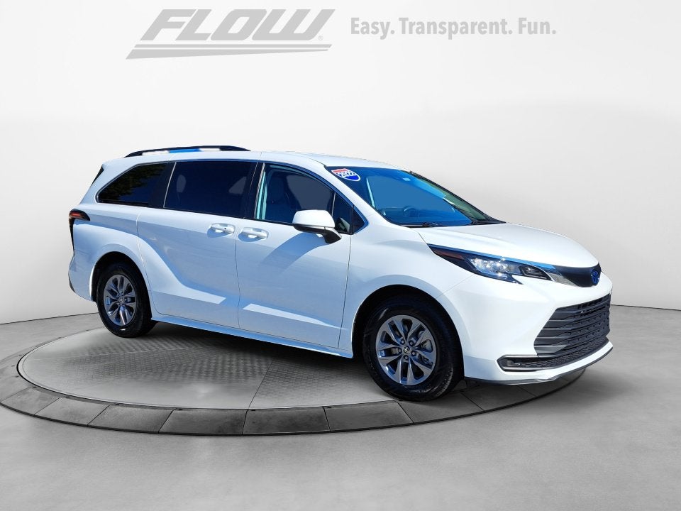 2022 Toyota Sienna LE
