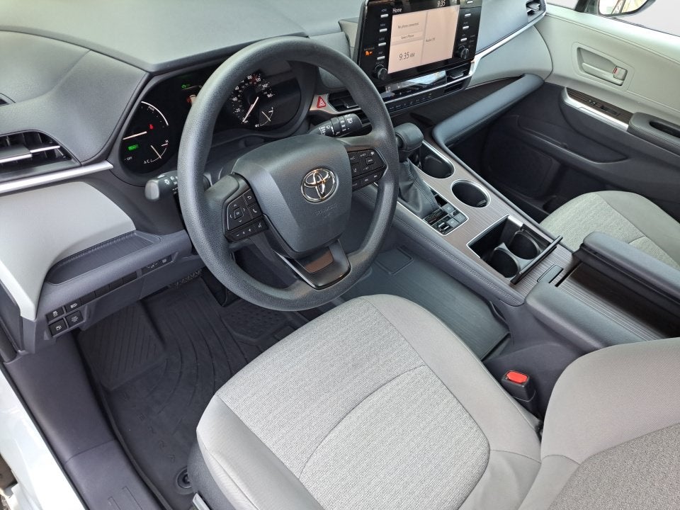 2022 Toyota Sienna LE