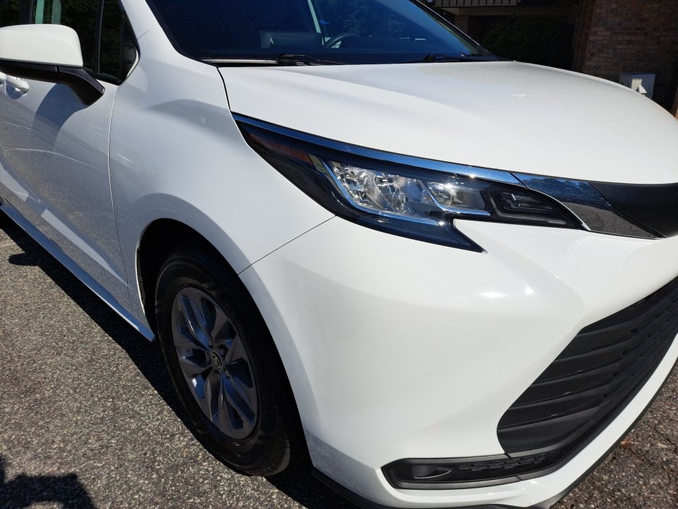 2022 Toyota Sienna LE