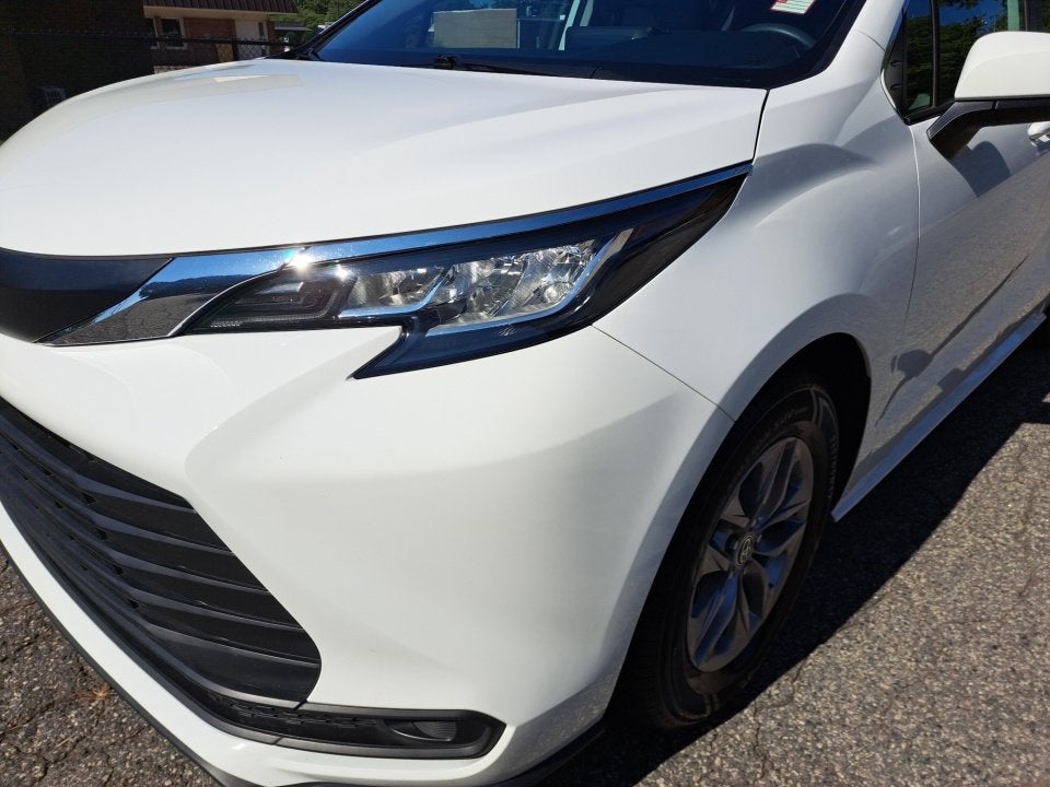 2022 Toyota Sienna LE