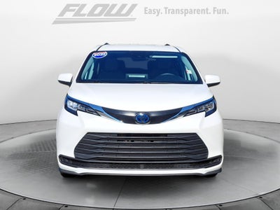 2022 Toyota Sienna LE