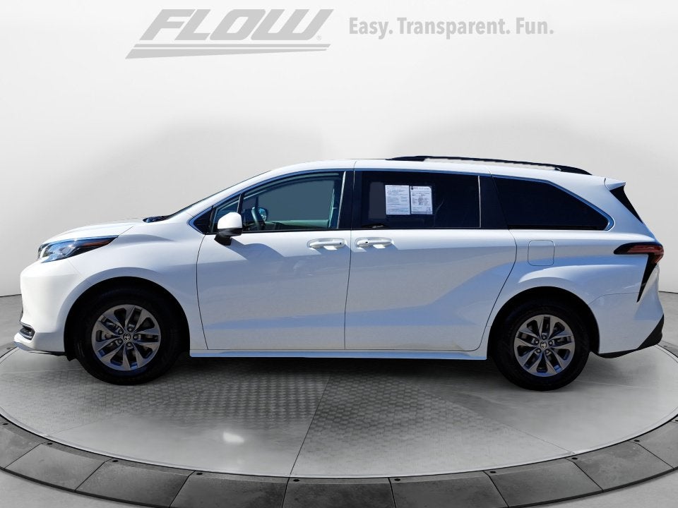 2022 Toyota Sienna LE